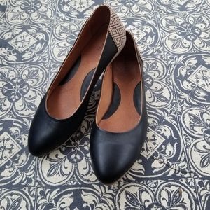 The Root Collective Thea Flat in Noir Leather